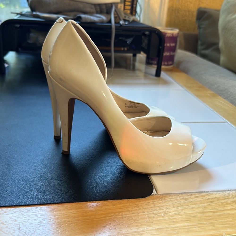 Jessica Simpson Heels - Picture 2 of 2